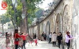 Xem giới trẻ Hà Nội tạo dáng sáng tạo tại phố bích họa Phùng Hưng